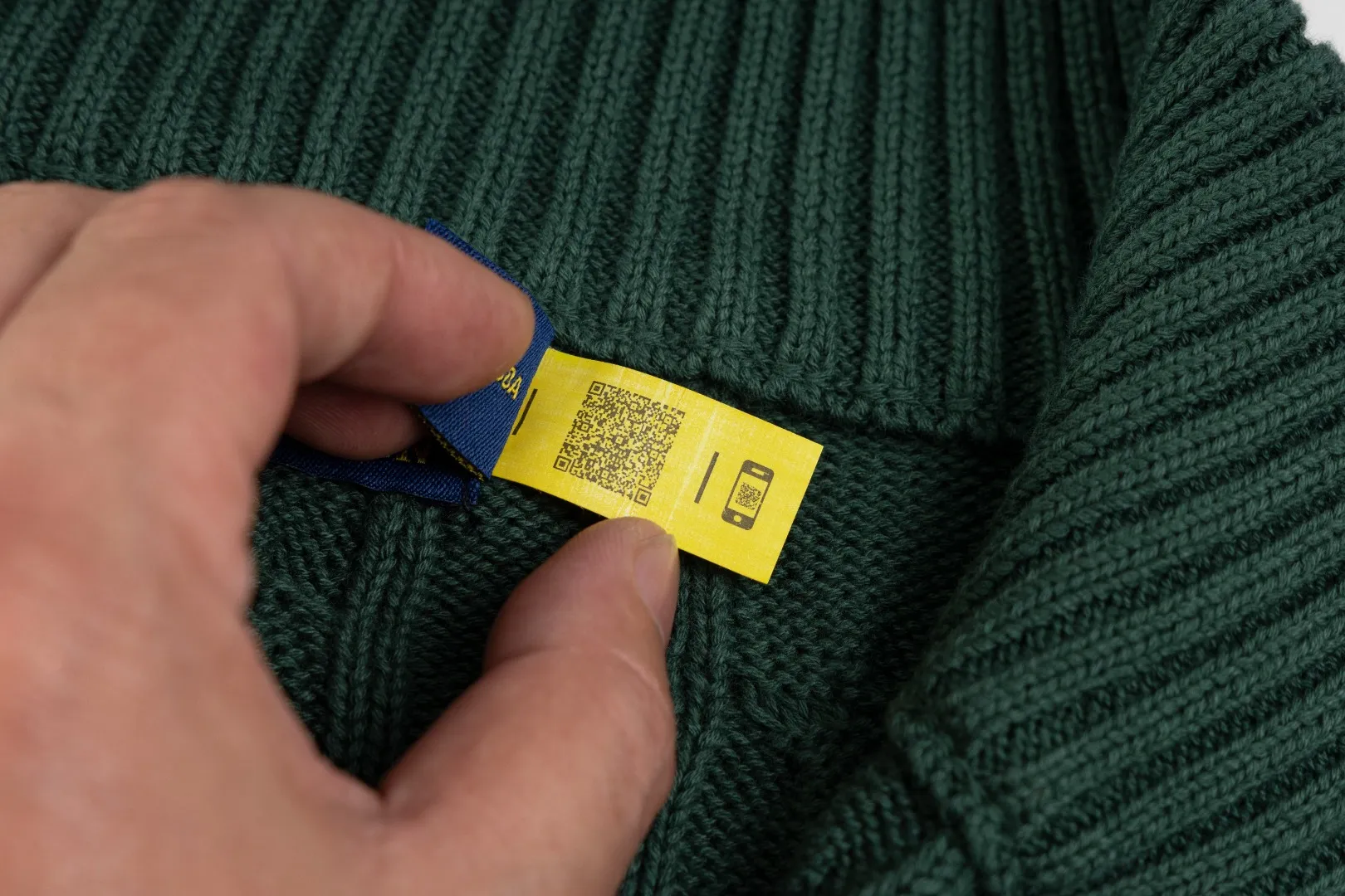 P236 #R92 RALPH LAUREN Ralph Lauren fifteen colors classic small label embroidery logo turtleneck pullover half-zip knitted cable sweater with high-density LOGO embroidery on the chest and original customized tag accessories. Made of pure cotton yarn, pure cotton is skin-friendly and comfortable, small label war horse embroidered twist turtleneck sweater 🐎 high quality, follow the blogger to learn how to wear it! Let’s buy a Ralph Lauren cable sweater. It’s a super hard-to-find series after it became popular. It’s hard to find one on the official website. It’s simple and practical to wear, with a lazy and loose feel. The thickened fabric has more texture, feels soft and delicate, and has a loose fit. Whether worn alone or layered, you can wear different styles of fashion with just one piece!   Size：XS S M L